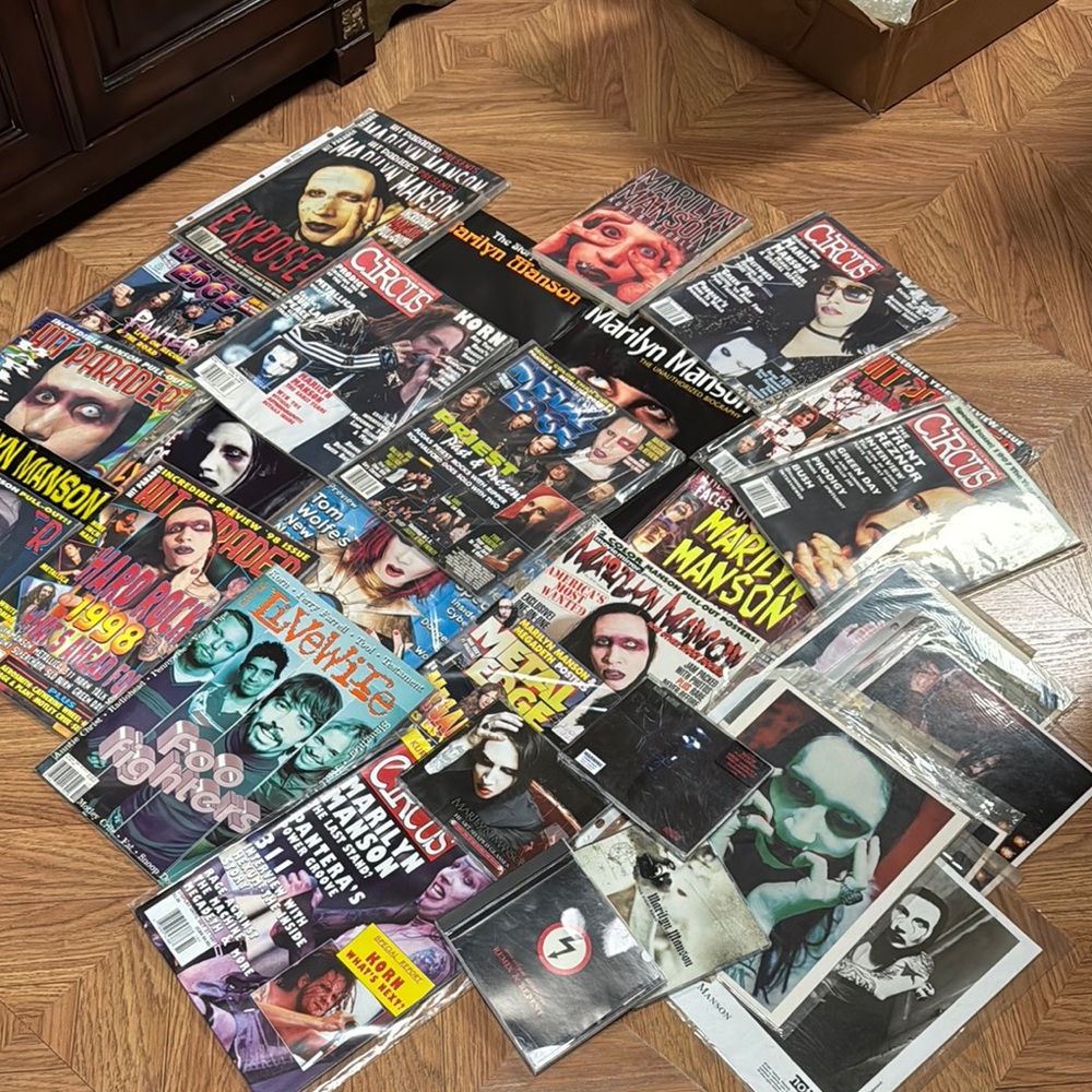 MARILYN MANSON SUPER ULTRA RARE MAGAZINES , SINGLES, AND PHOTOS